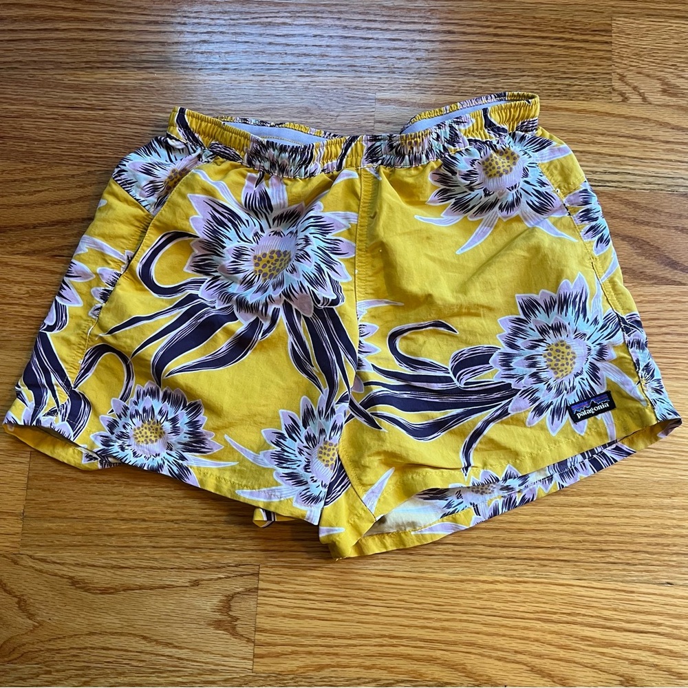 Patagonia yellow floral print shorts size small